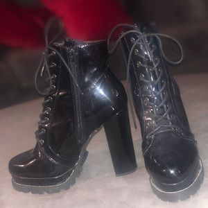 Dolls Kill 🖤Patent Lug Sole Lace Up Platform Boot - BLACK size 9